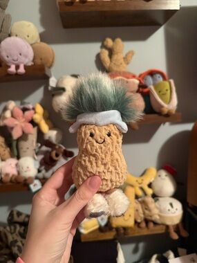 Jellycat Amuseables Peanut Après Ski